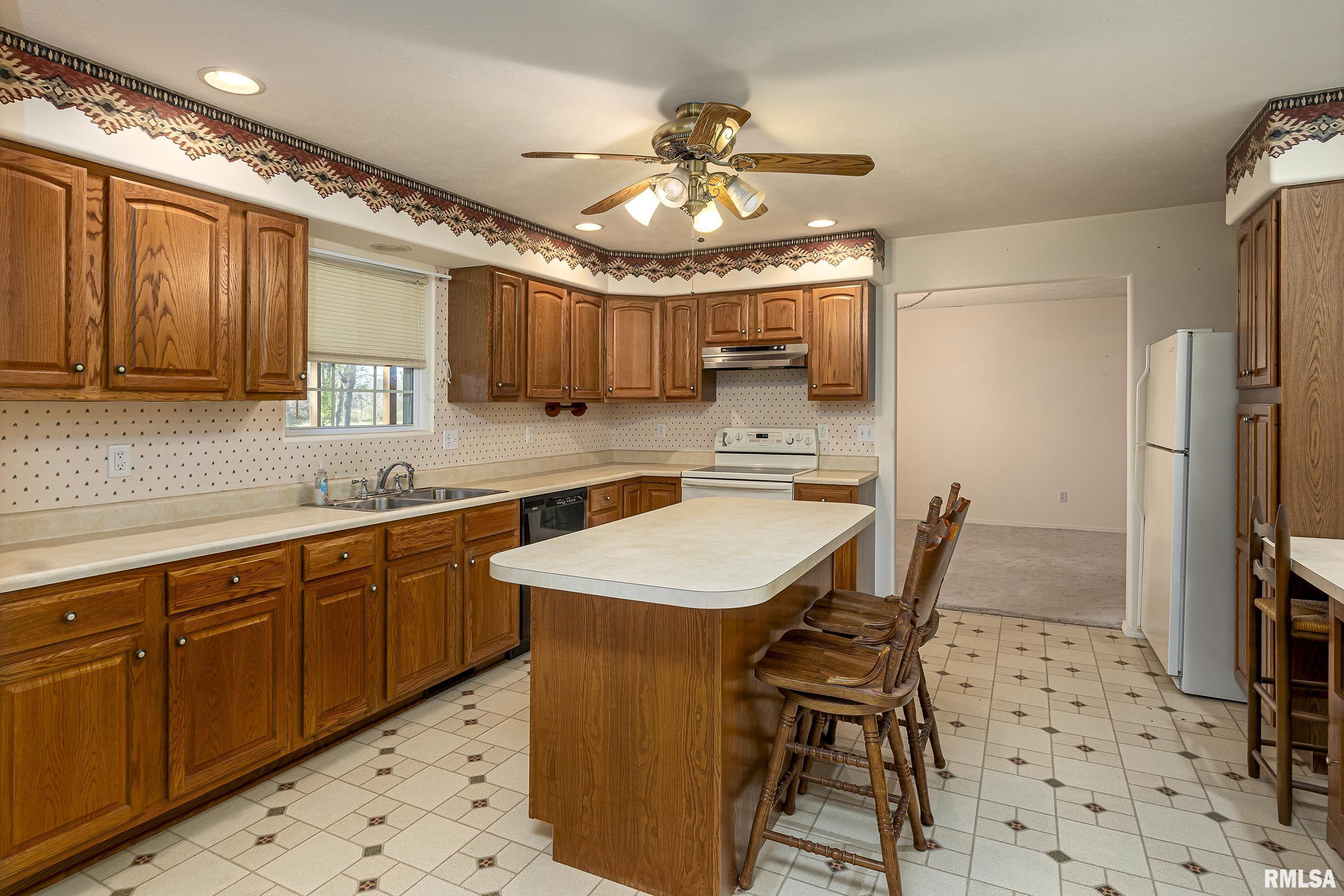 2115 Weaver Road Herrin, IL 62948 - Photo 14 of 35 Gallery Image 14