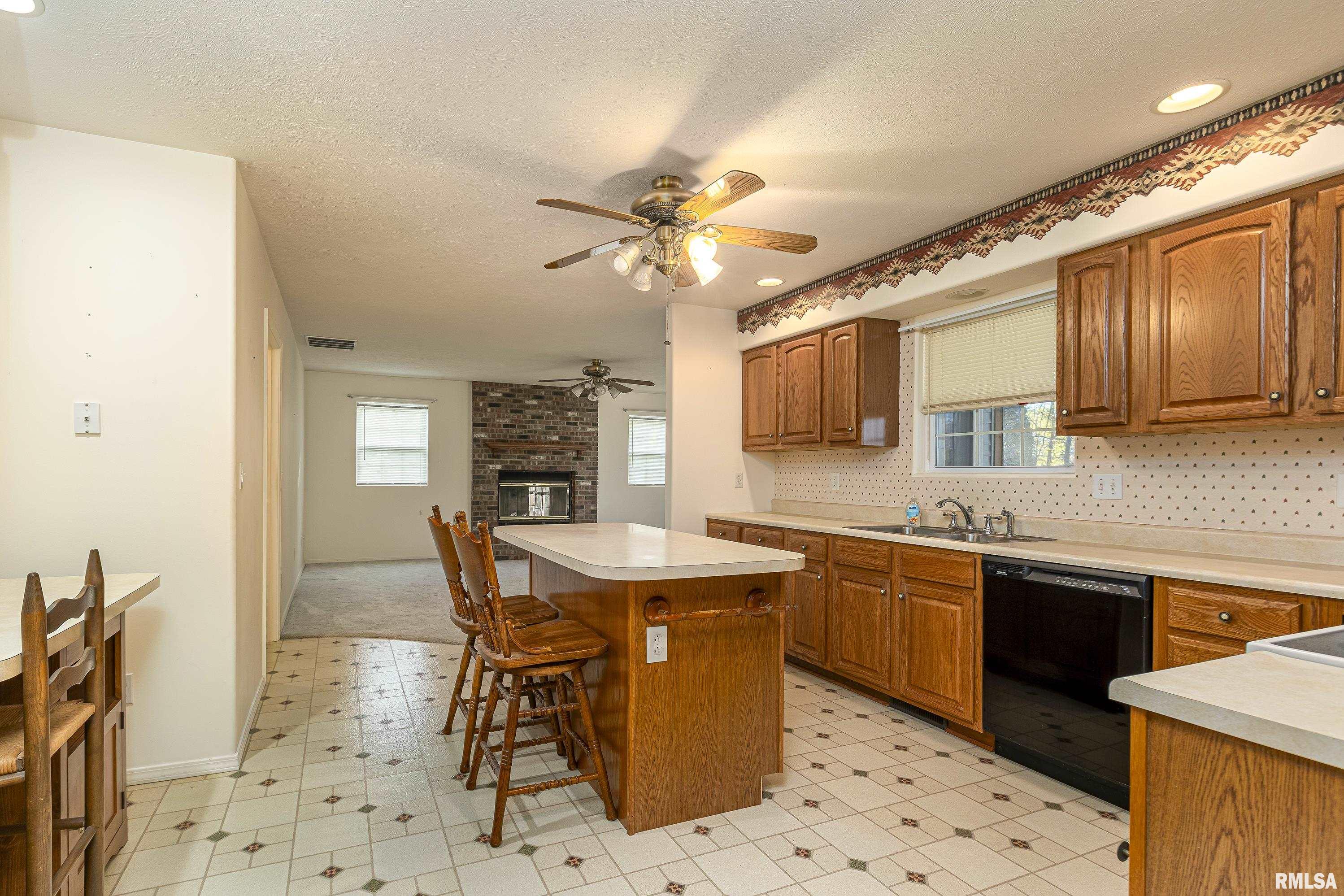 2115 Weaver Road Herrin, IL 62948 - Photo 10 of 35 Gallery Image 10