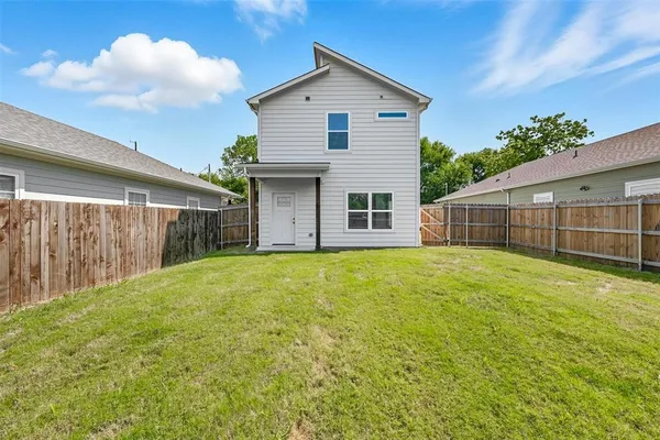 $1,700 | 422 North Elliott Avenue, Sherman, TX 75090
