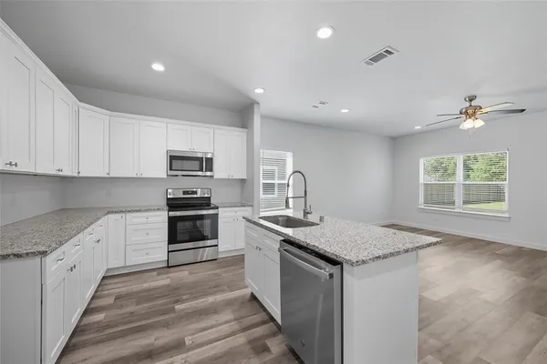 $1,700 | 422 North Elliott Avenue, Sherman, TX 75090