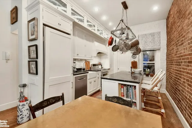 $869,000 | 68 East 93rd Street, Unit 1F | Upper East Side