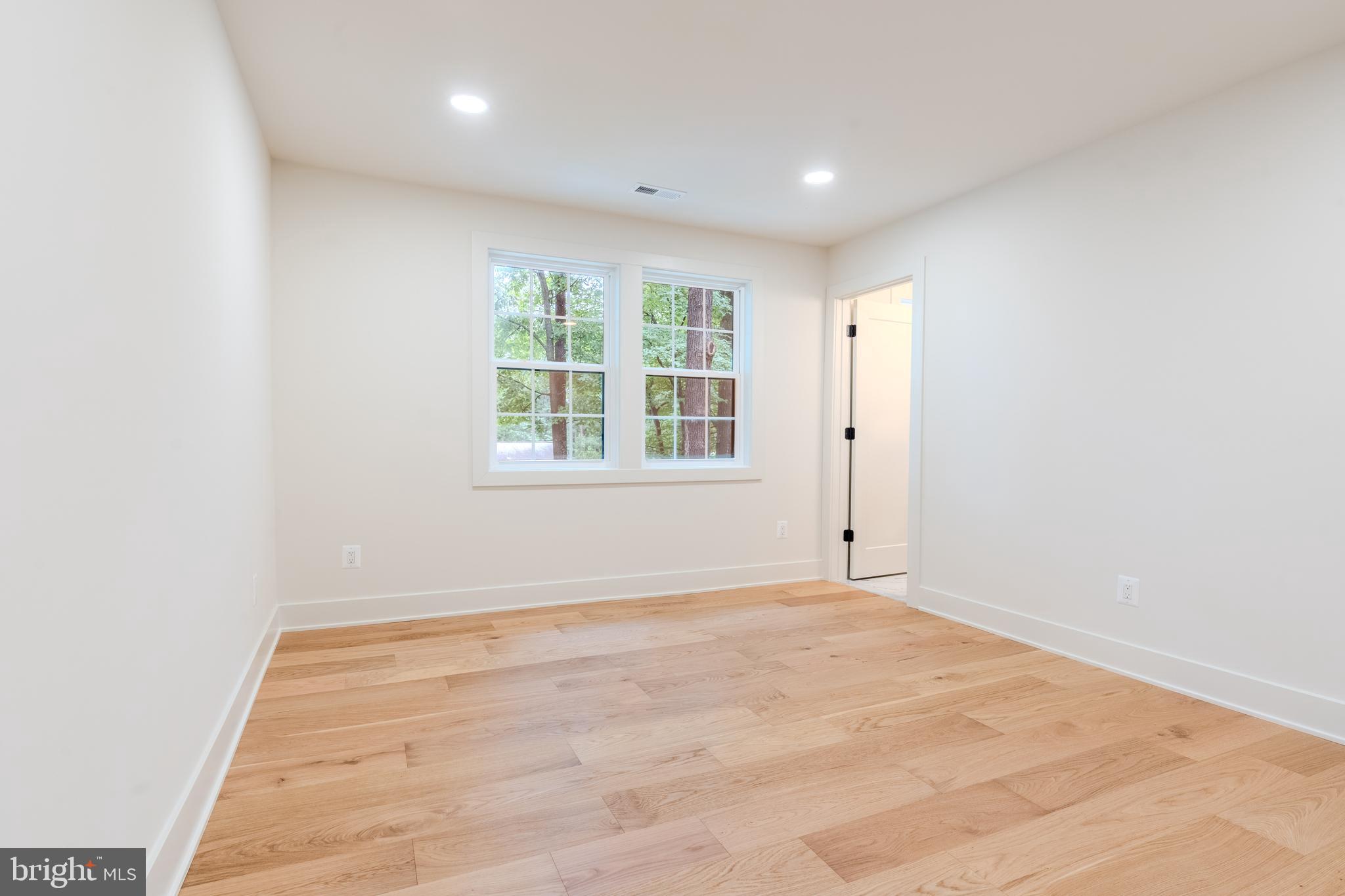 5303 Rolling Road Springfield, VA 22151 - Photo 21 of 48