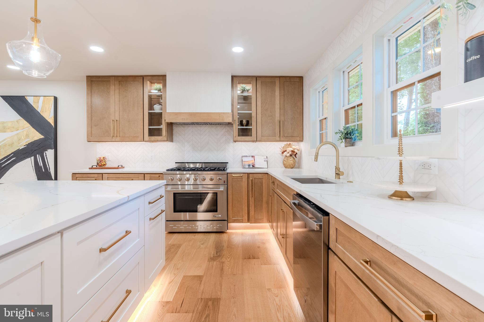 5303 Rolling Road Springfield, VA 22151 - Photo 4 of 48