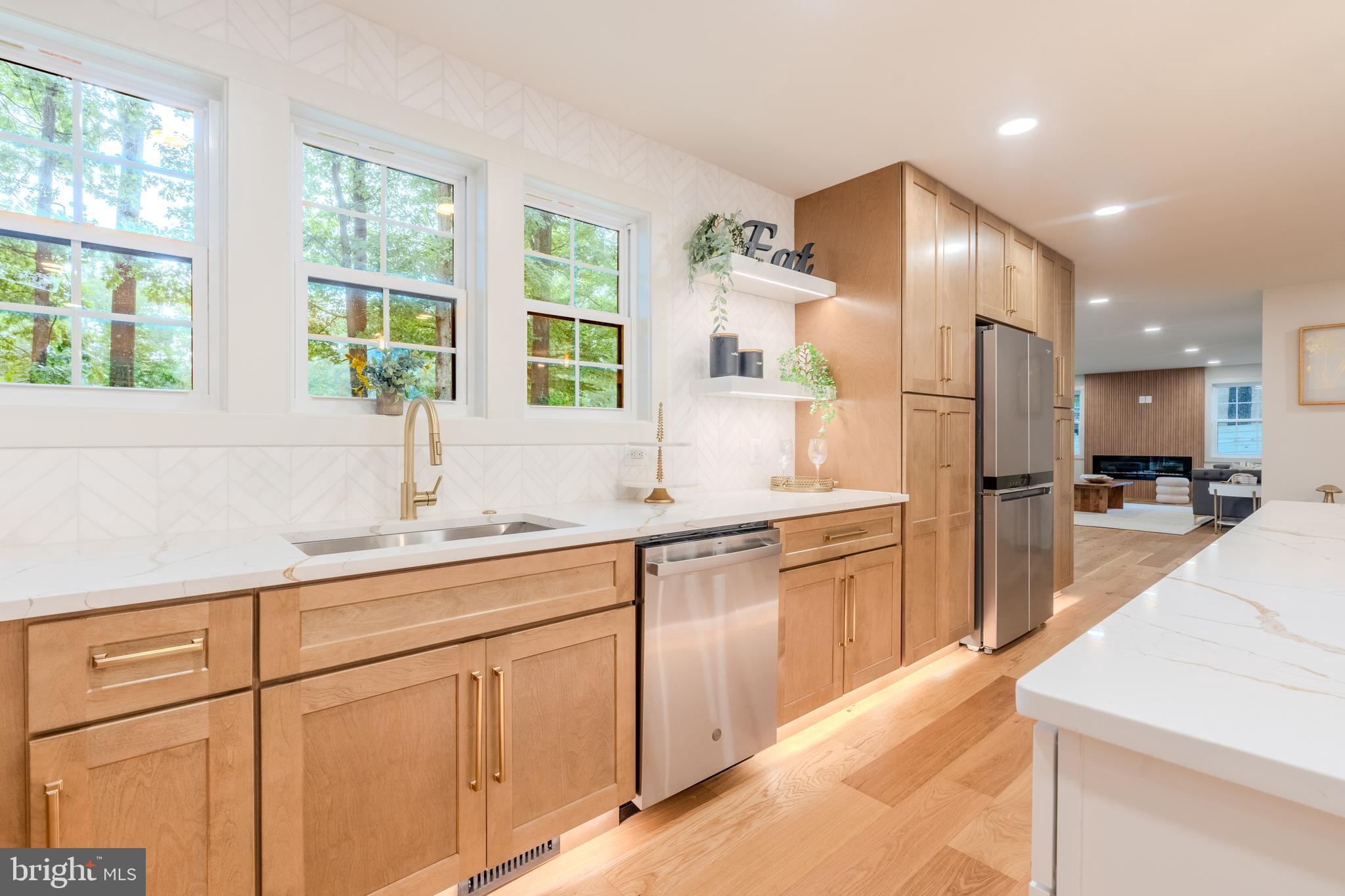 5303 Rolling Road Springfield, VA 22151 - Photo 5 of 48