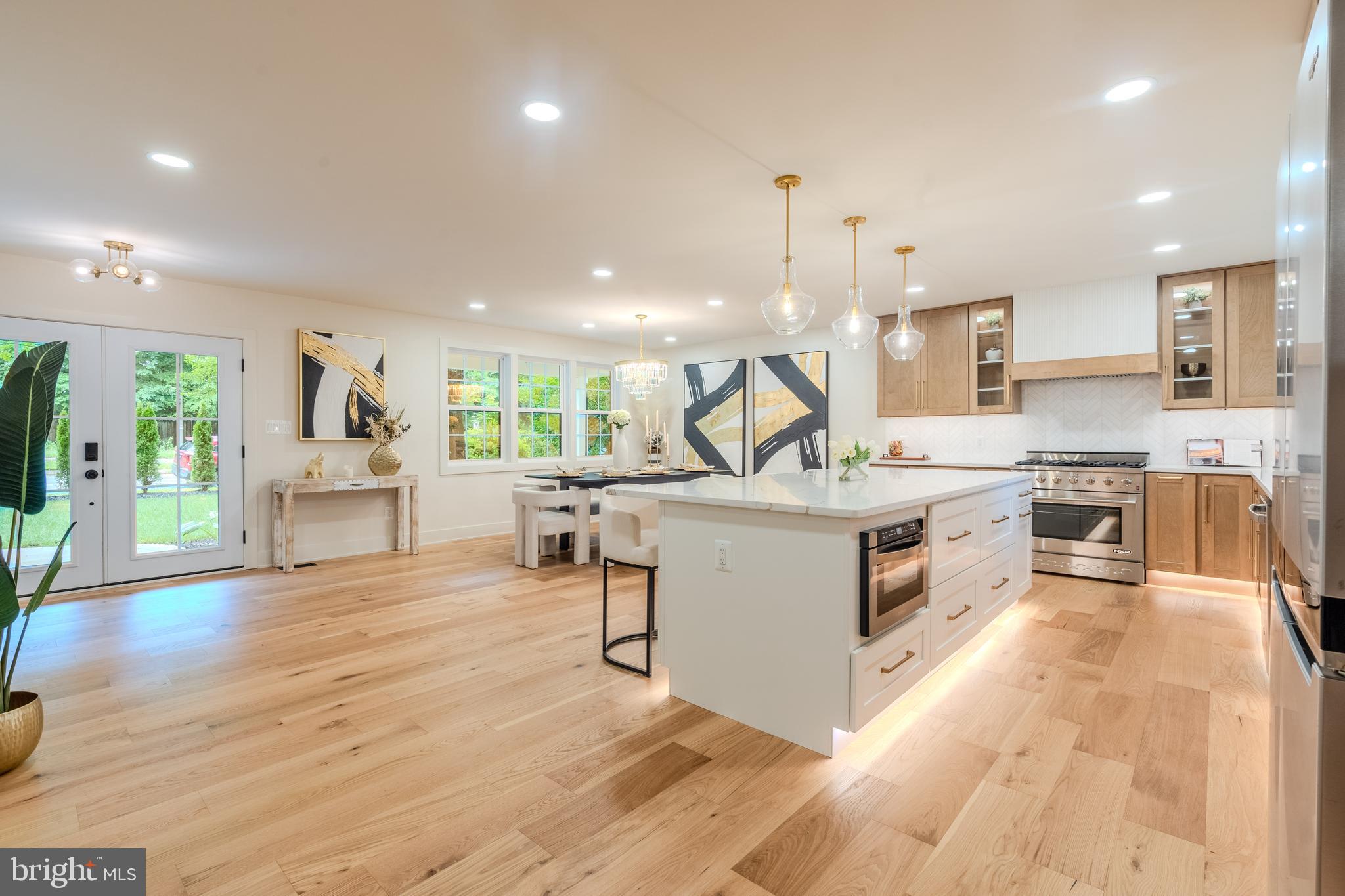 5303 Rolling Road Springfield, VA 22151 - Photo 7 of 48