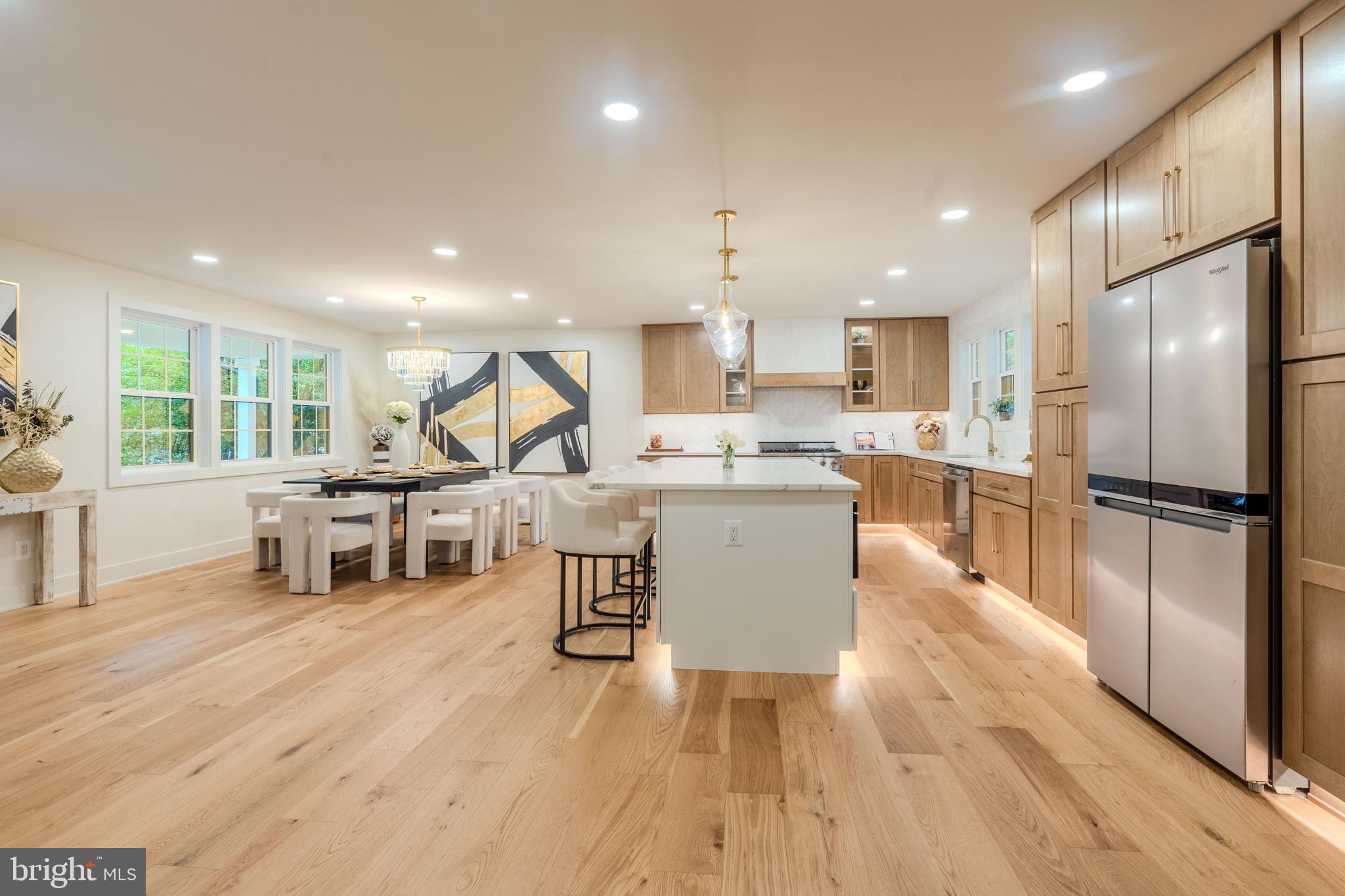 5303 Rolling Road Springfield, VA 22151 - Photo 8 of 48