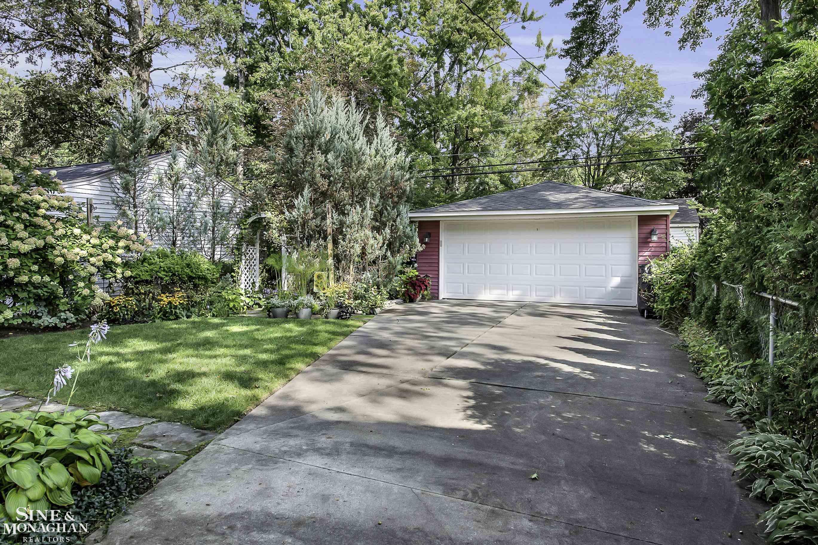 1956 Severn Road Grosse Pointe Woods, MI 48236 - Photo 34 of 40