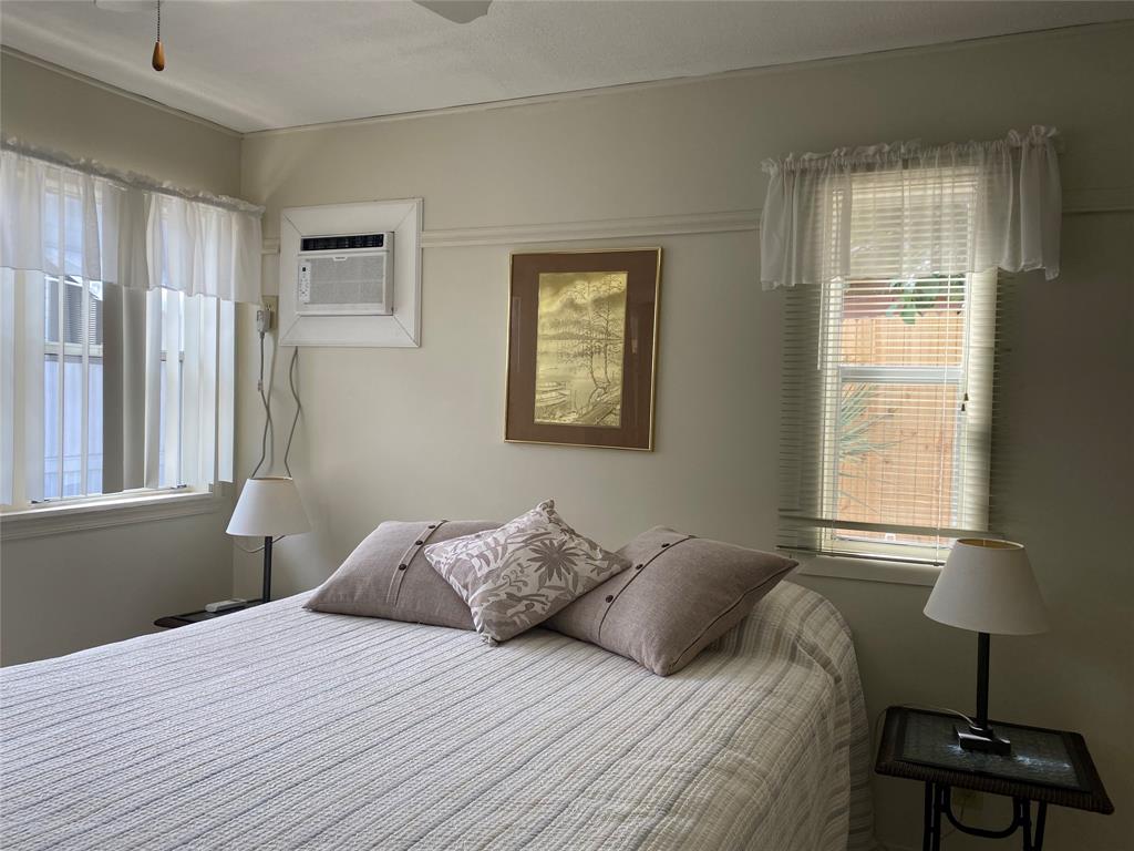 14629 Sunset Drive Delray Beach, FL 33445 - Photo 16 of 35 a bedroom with a bed and a lamp
