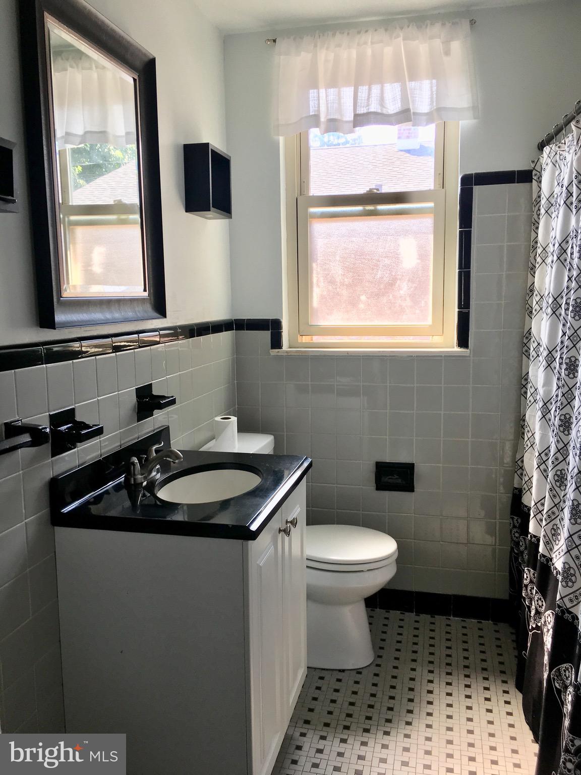 924 Rocklynn Road Springfield, PA 19064 - Photo 7 of 18 1st Floor Full Bath