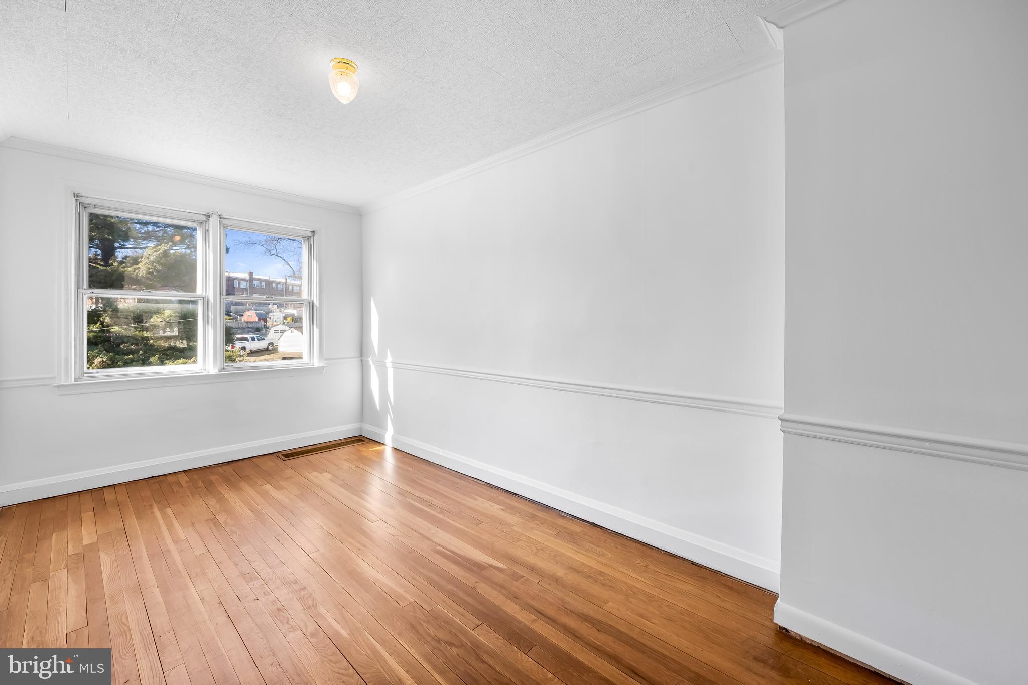 215 Grove Park Road Brooklyn, MD 21225 - Photo 7 of 33