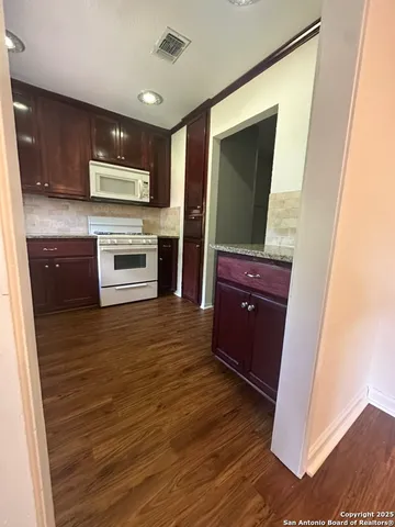 $1,550 | 4315 Hoeneke Drive, Kirby, TX 78219