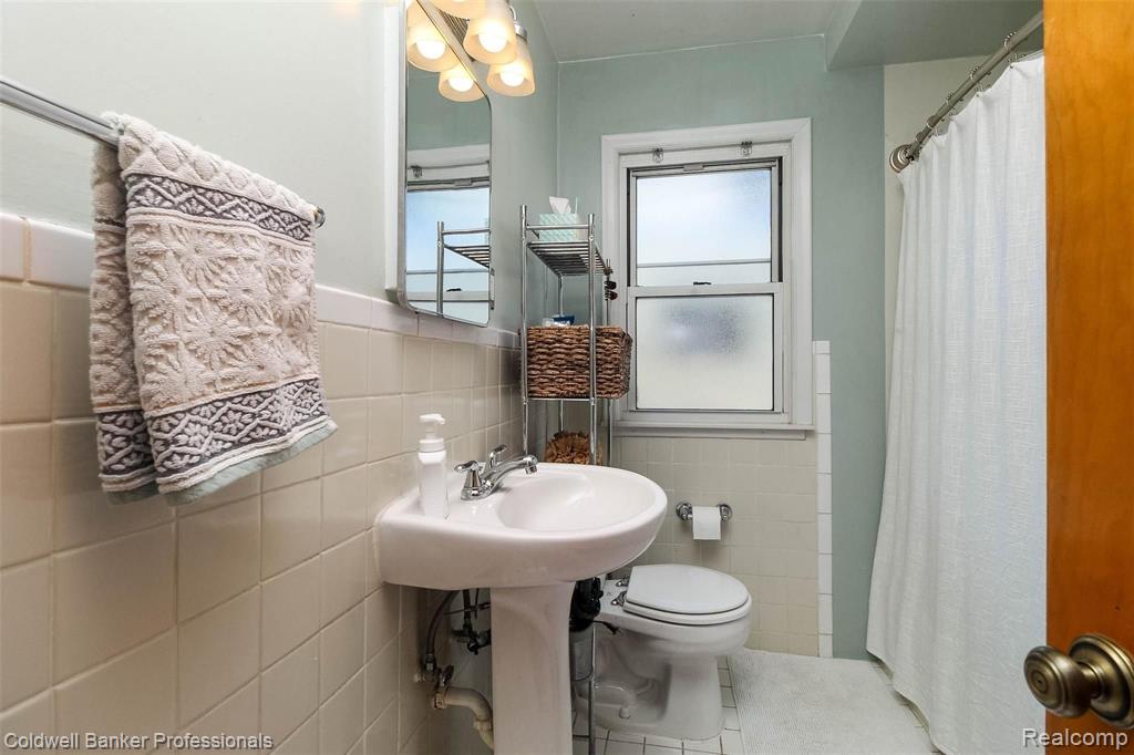 609 Lockwood Road Royal Oak, MI 48067 - Photo 18 of 49 Gallery Image 18