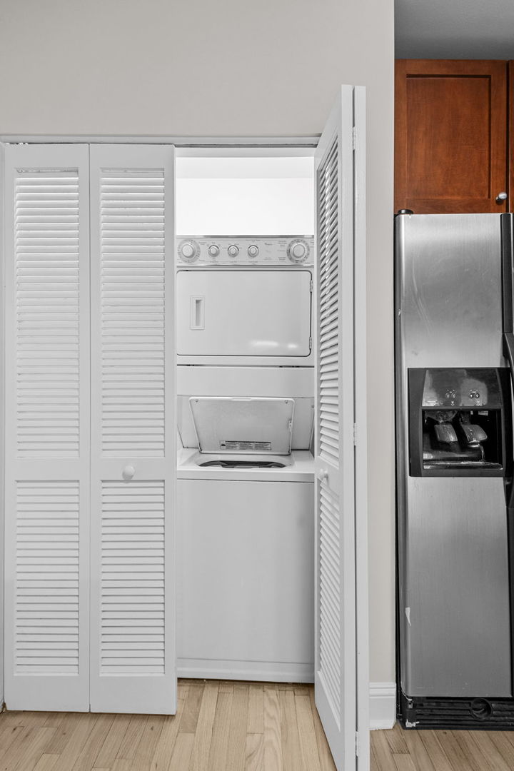 1014 West Roscoe Street, Unit 1F Chicago, IL 60657 - Photo 11 of 15 a view of washer and dryer