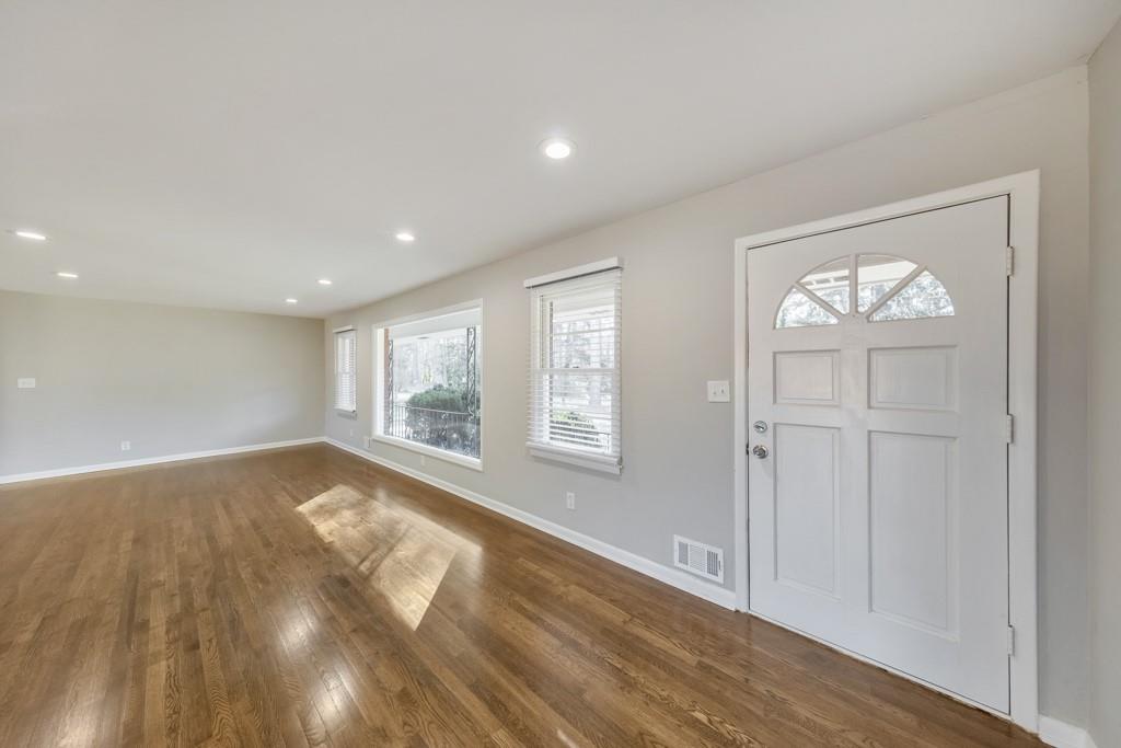 909 Rosedale Drive Marietta, GA 30066 - Photo 4 of 35