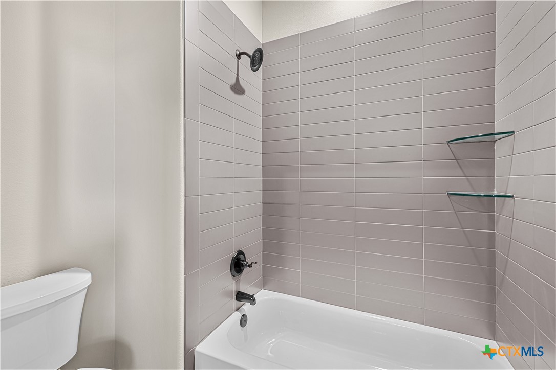 2136 Oak Draw Court Belton, TX 76513 - Photo 33 of 46 a bathroom with a bathtub and a toilet