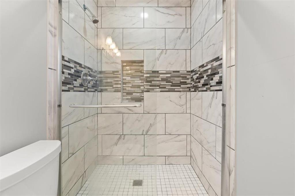 81 Russell Drive Northeast Rome, GA 30165 - Photo 25 of 38 a bathroom with a shower