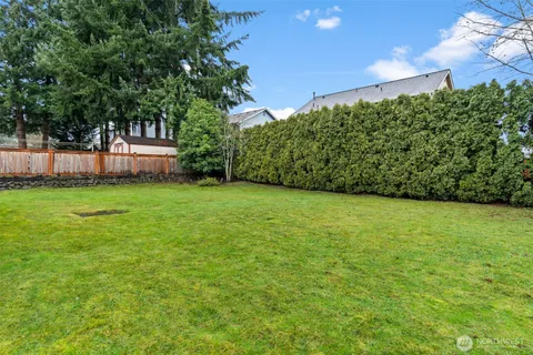 a view of a house with a backyard