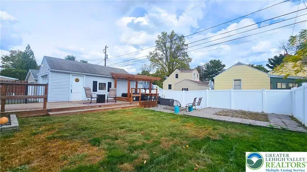 $300,000 | 457 Maple Road, Hellertown, PA 18055