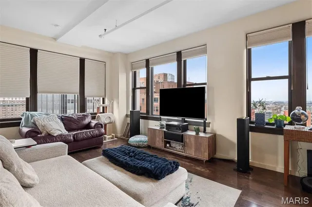 $291,750 | 915 Olive Street, Unit 1203, St. Louis, MO 63101