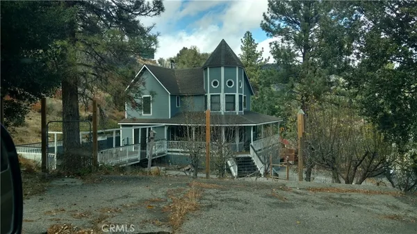 a view of house with a garden