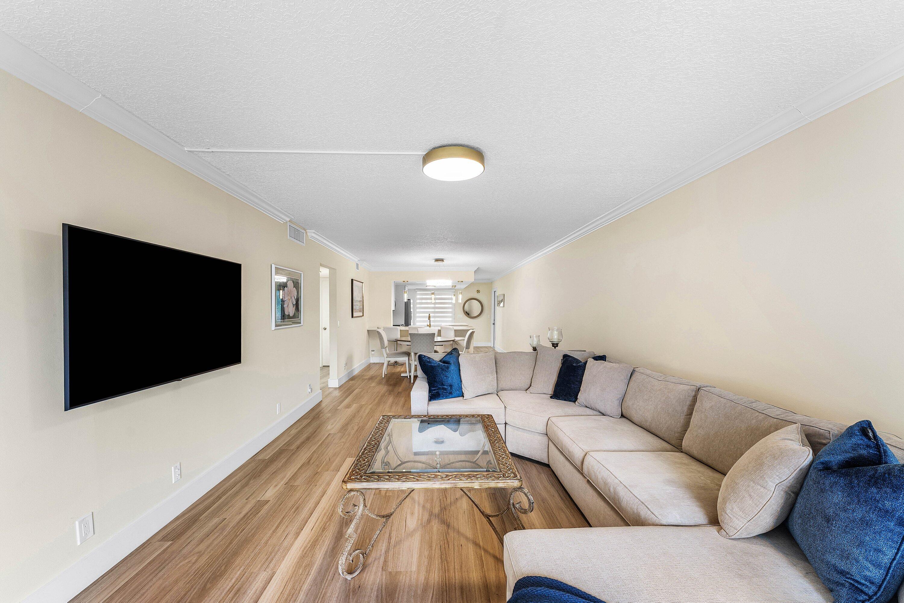 1019 Guildford East Boca Raton, FL 33434 - Photo 2 of 38 012-1019GuildfordEast-BocaRaton-FL-33434