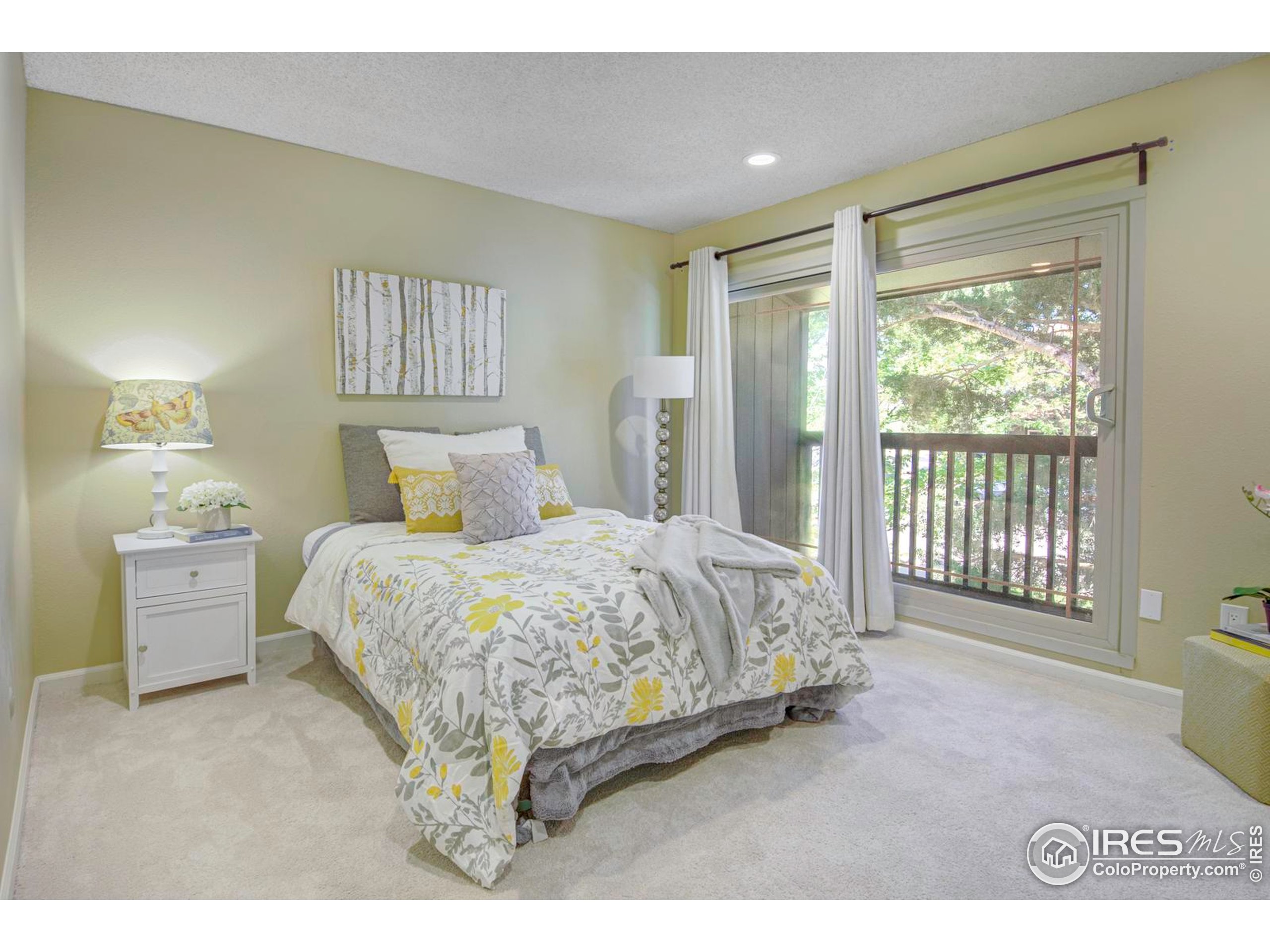 750 West Moorhead Circle, Unit A Boulder, CO 80305 - Photo 10 of 38 a spacious bedroom with a bed and a night stand