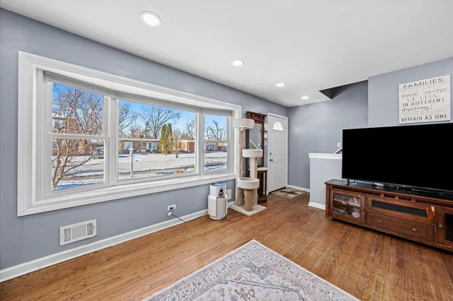 $285,000 | 11553 South Joalyce Drive, Alsip, IL 60803