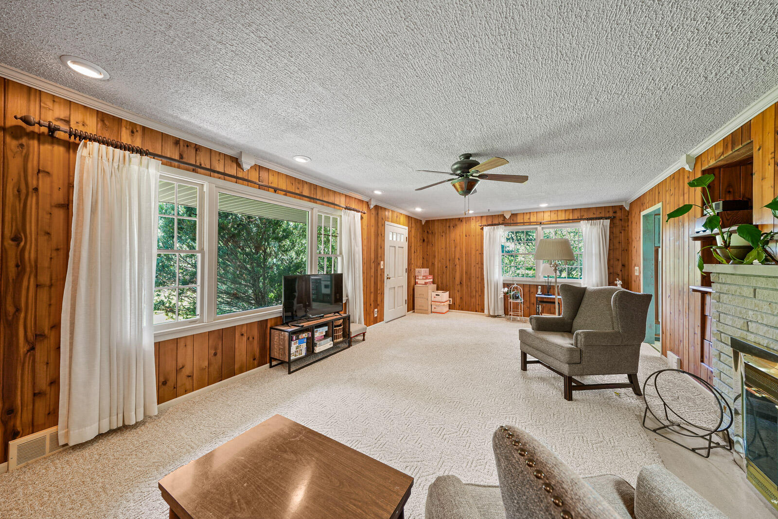 302 North Fulton Street Cassopolis, MI 49031 - Photo 13 of 56 302 N Fulton Street (8 of 55)