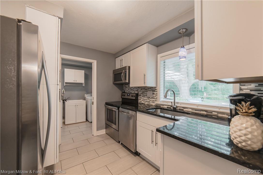 2350 Rutherford Road Bloomfield Hills, MI 48302 - Photo 8 of 28 2350 Rutherford-8.jpg