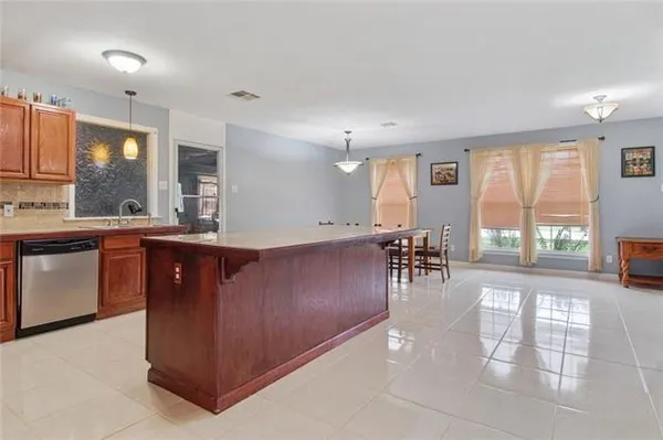 $210,000 | 208 Bear Drive, Arabi, LA 70032