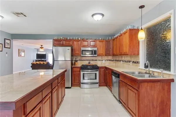 $210,000 | 208 Bear Drive, Arabi, LA 70032