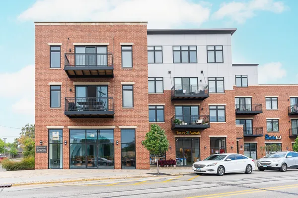 $2,200 | 246 Green Bay Road, Unit 202, Highwood, IL 60040