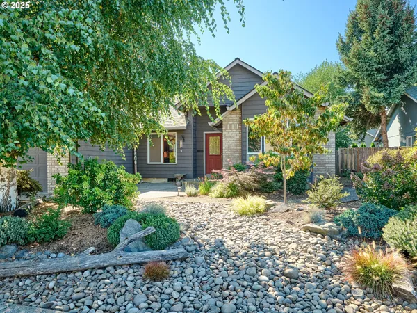 $584,000 | 331 Southeast 9th Avenue, Canby, OR 97013