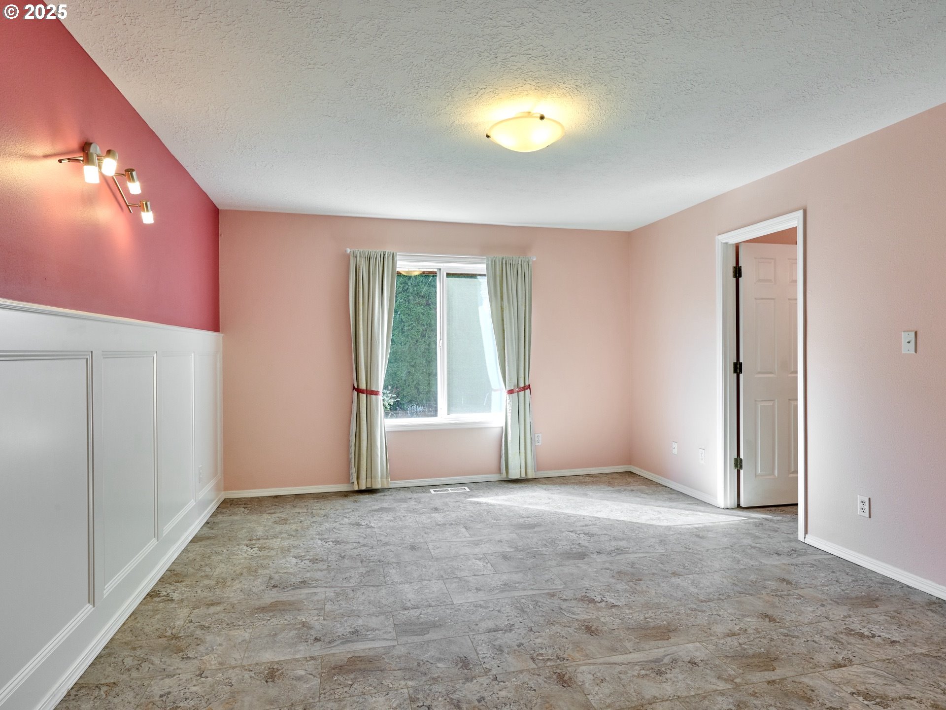 331 Southeast 9th Avenue Canby, OR 97013 - Photo 14 of 35 a view of an empty room with a window