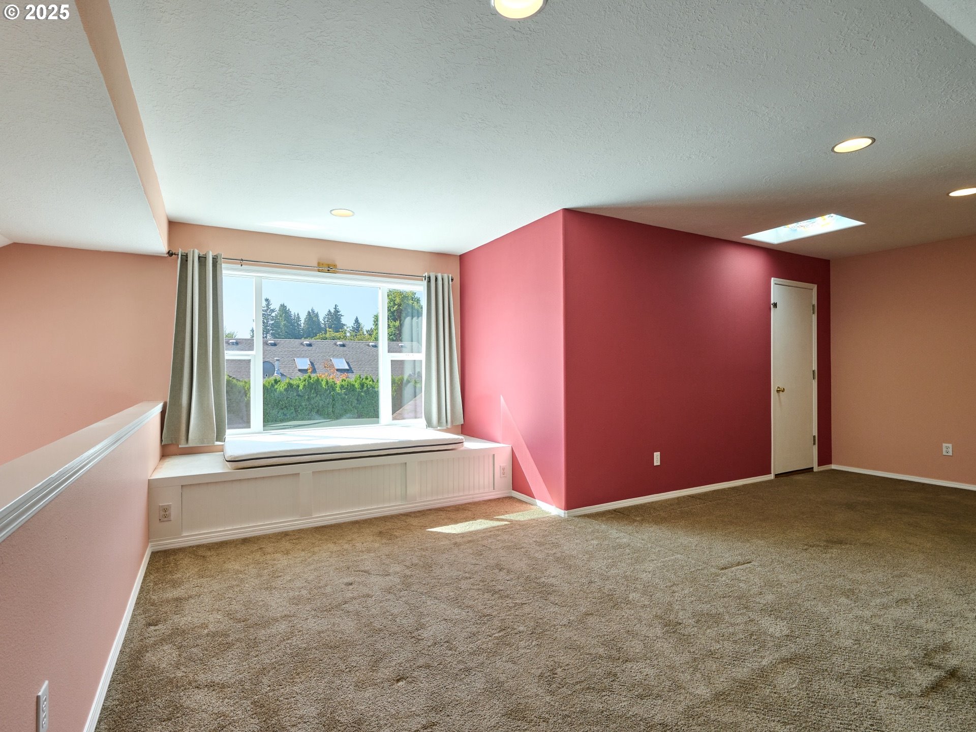 331 Southeast 9th Avenue Canby, OR 97013 - Photo 22 of 35 a view of an empty room with a window
