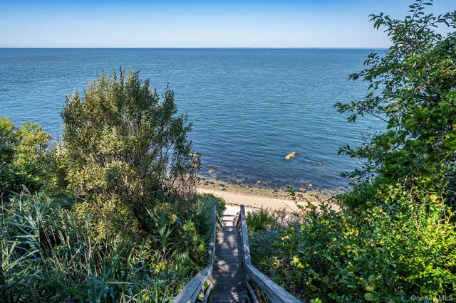 $1,730,000 | 3075 Lighthouse Road, Southold, NY 11971