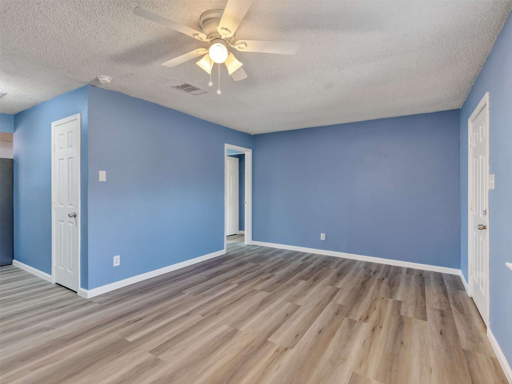 2613 Timber Drive Dickinson, TX 77539 - Photo 3 of 29