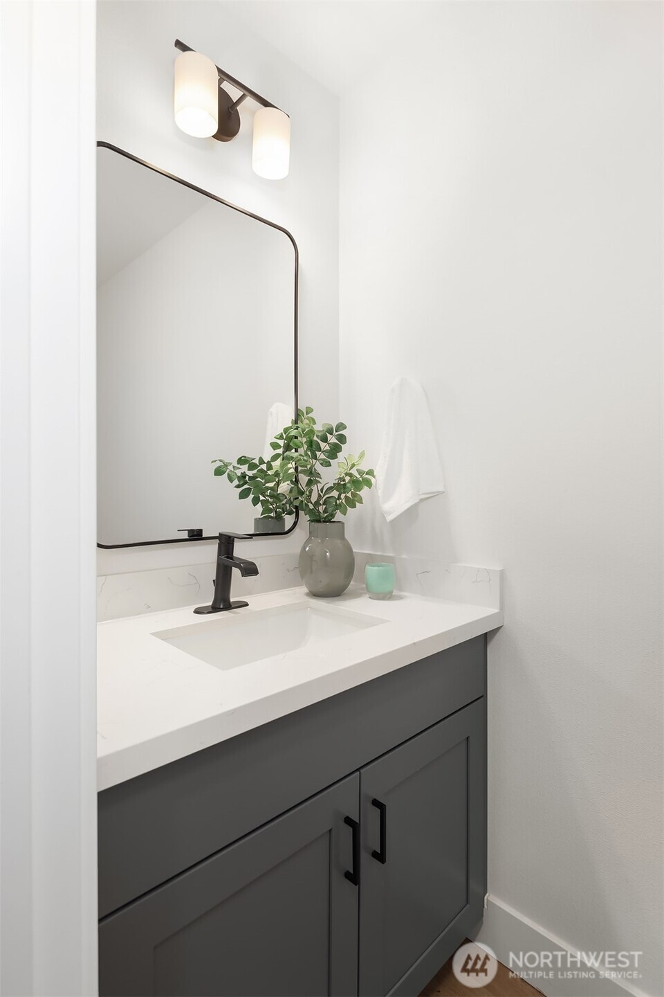 6037 42nd Avenue Southwest, Unit B Seattle, WA 98136 - Photo 12 of 35