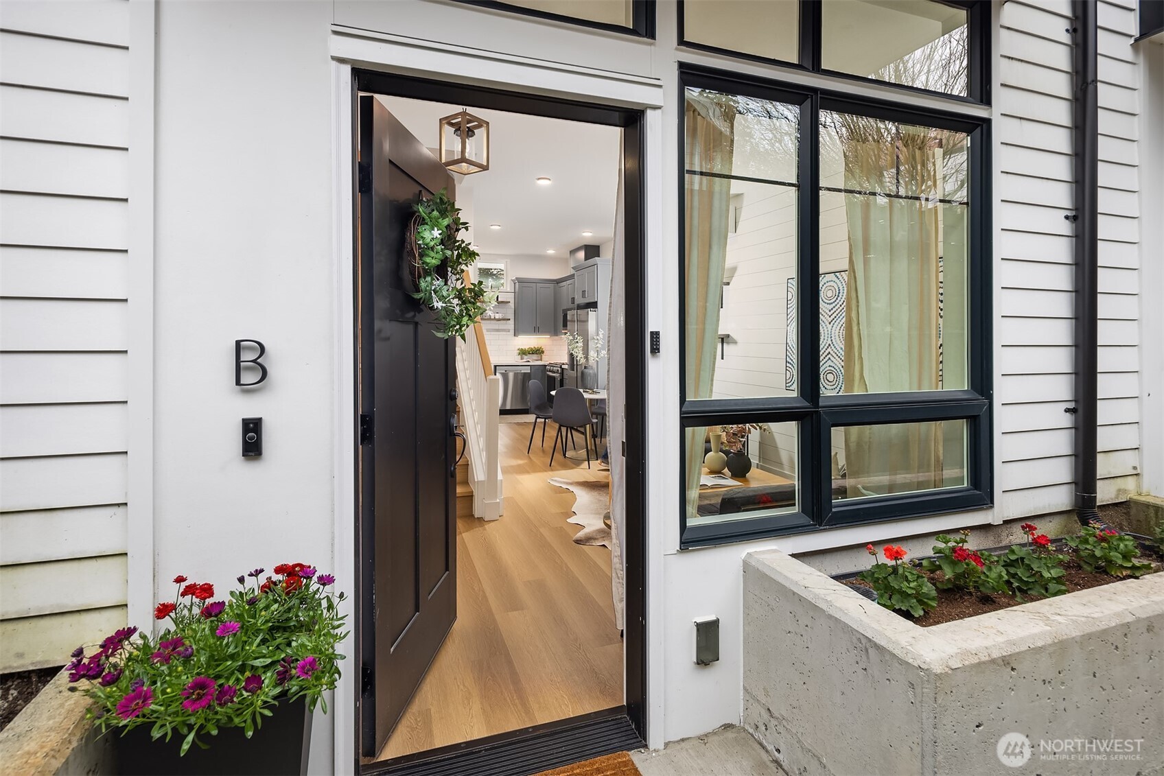 6037 42nd Avenue Southwest, Unit B Seattle, WA 98136 - Photo 2 of 35