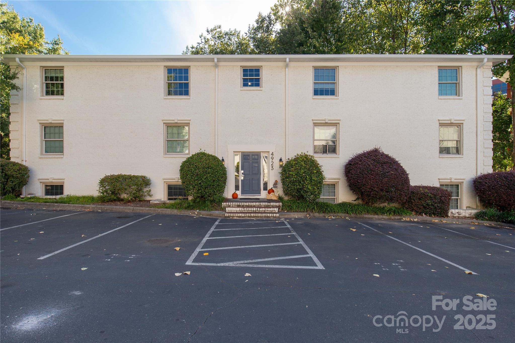 4923 Park Road, Unit E Charlotte, NC 28209 - Photo 21 of 24 a front view of a house with garden
