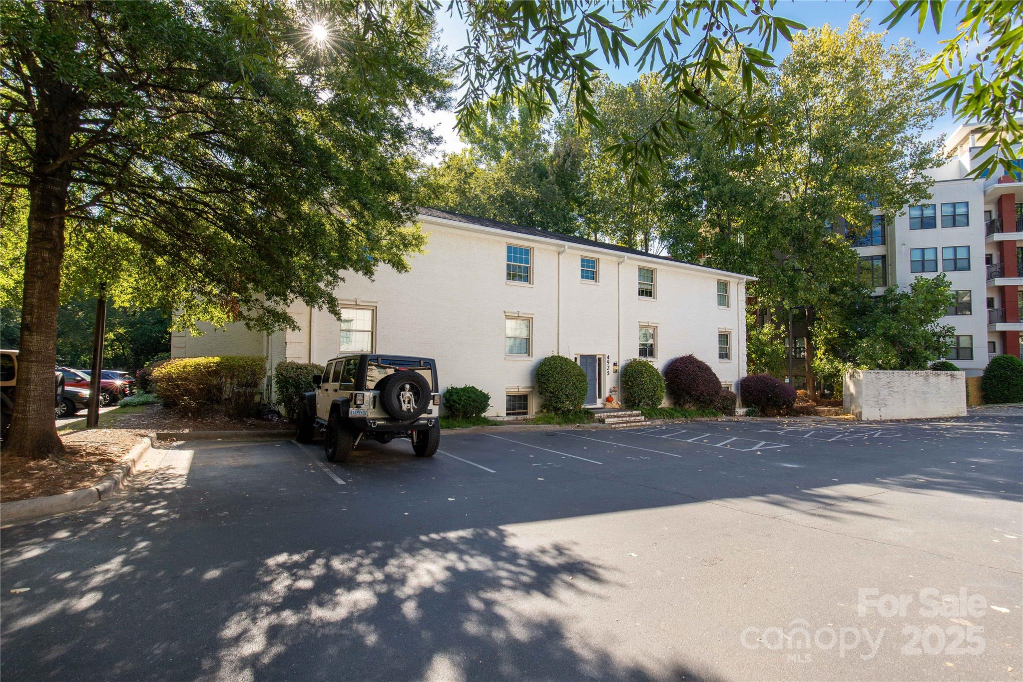 4923 Park Road, Unit E Charlotte, NC 28209 - Photo 24 of 24 a view of a back yard of the house