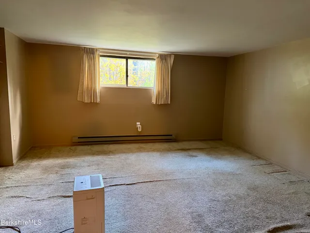 a view of a livingroom with furniture