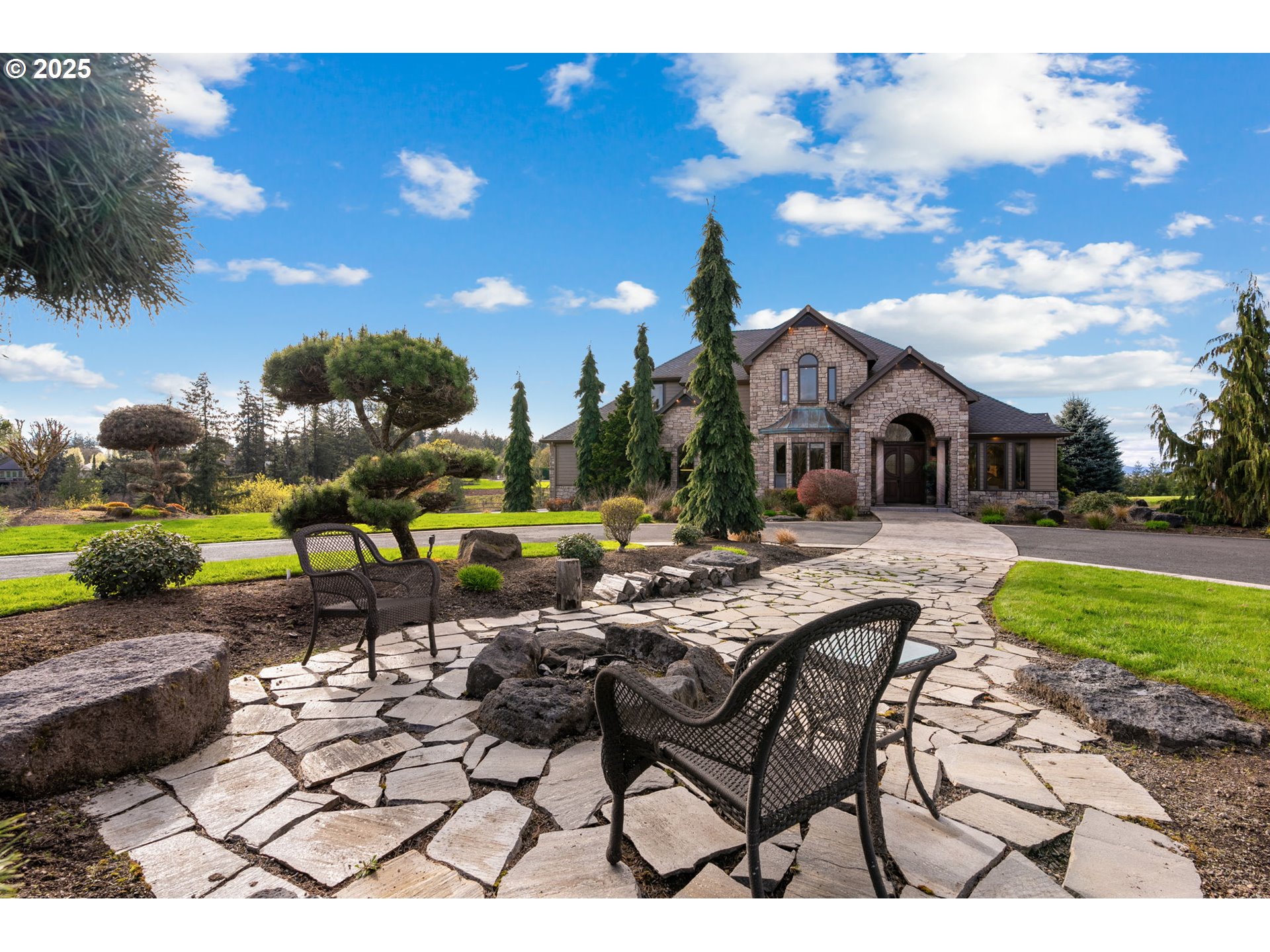 33302 Northwest 47th Court Ridgefield, WA 98642 - Photo 3 of 48 a view of a patio with table and chairs with wooden fence