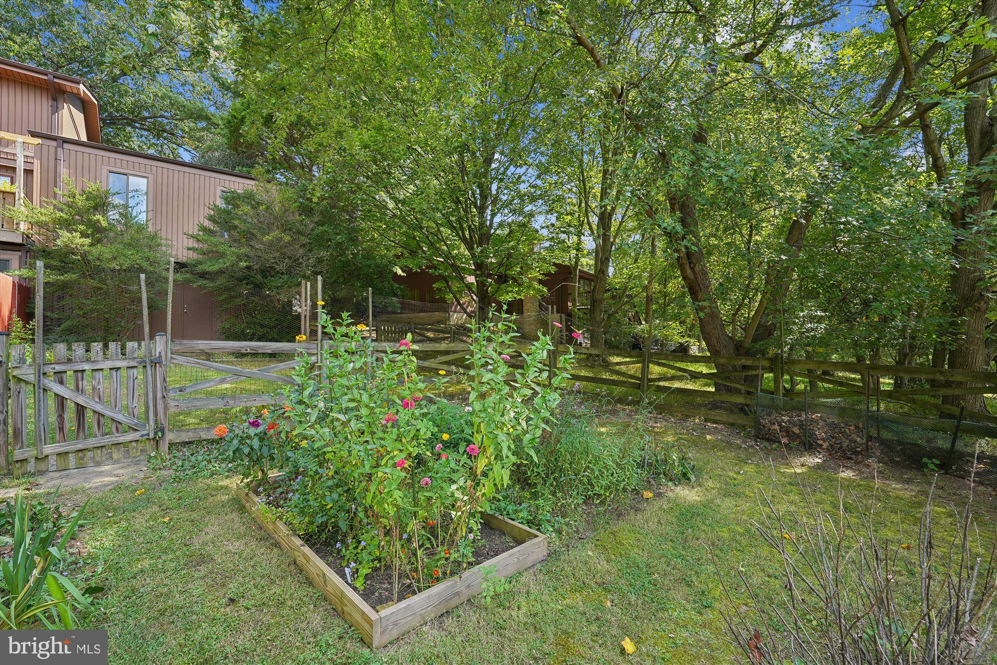 14908 Chestnut Ridge Court North Potomac, MD 20878 - Photo 19 of 68 Back Yard