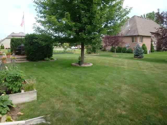 34264 Country Meadow Road New Baltimore, MI 48047 - Photo 24 of 29 31063771-23.JPG