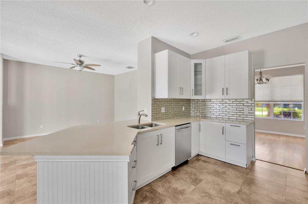 4809 Willow Ridge Terrace Valrico, FL 33596 - Photo 7 of 46 Gallery Image 7