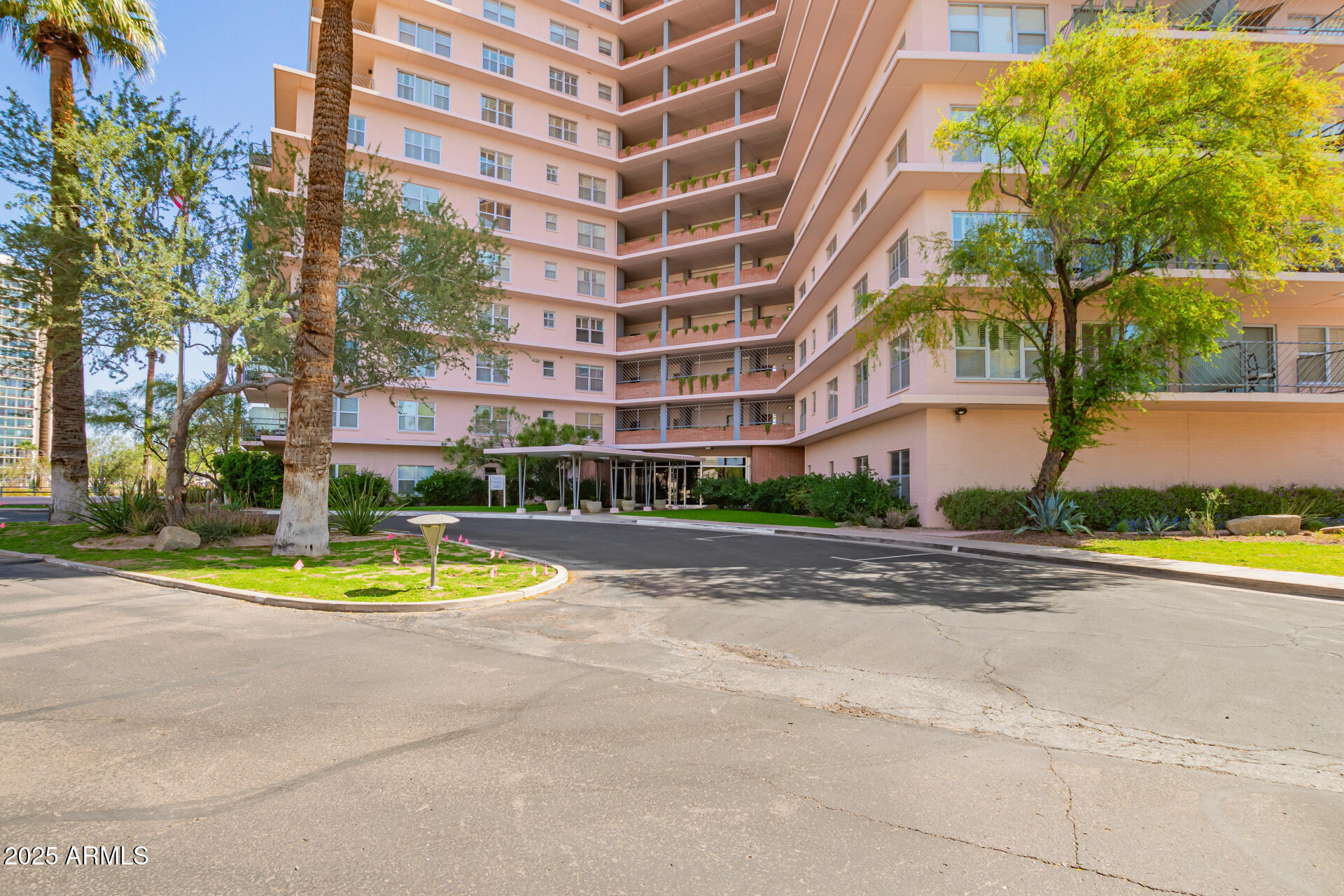 2201 North Central Avenue, Unit 5B Phoenix, AZ 85004 - Photo 35 of 35 a front view of a building