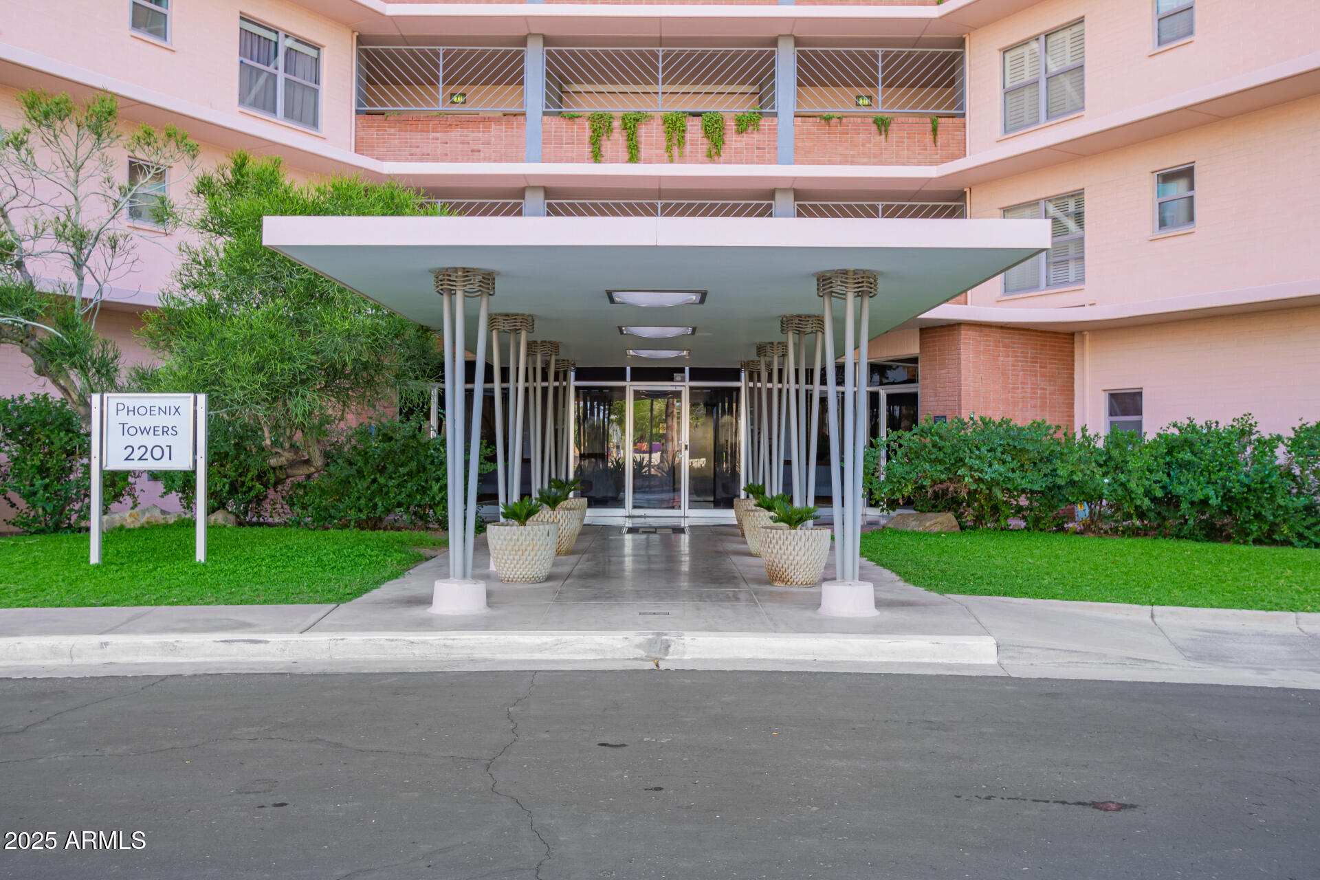 2201 North Central Avenue, Unit 5B Phoenix, AZ 85004 - Photo 4 of 35 a view of yellow house with a yard and plants