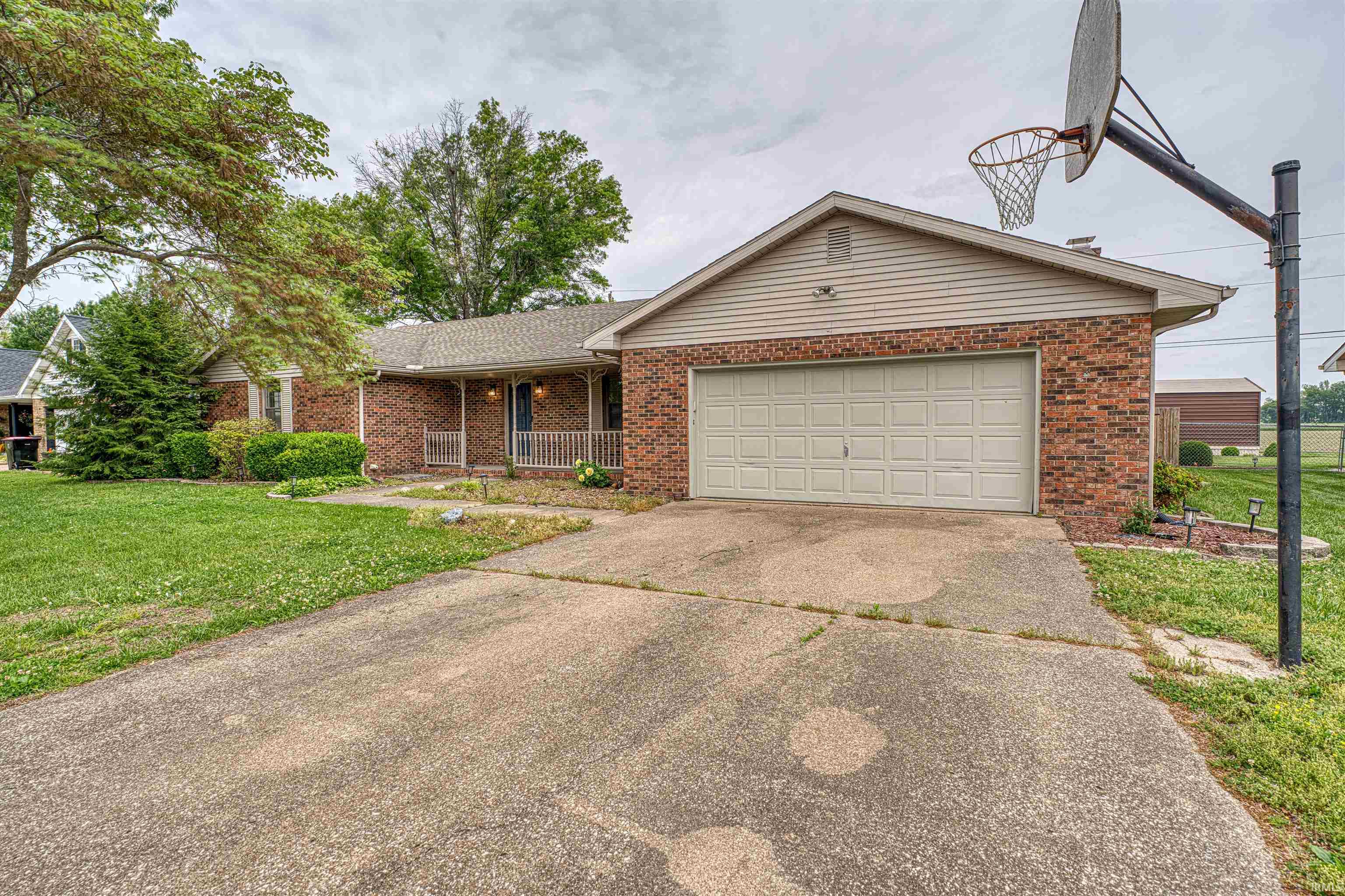 1229 Mockingbird Lane Mount Vernon, IN 47620 - Photo 2 of 36
