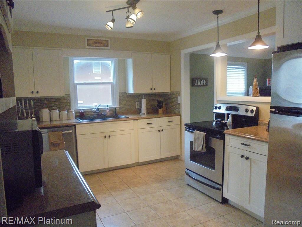 716 North Road Fenton, MI 48430 - Photo 11 of 17 DSC02163.JPG